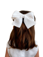 Niña con lazo de lino - complementos de lino