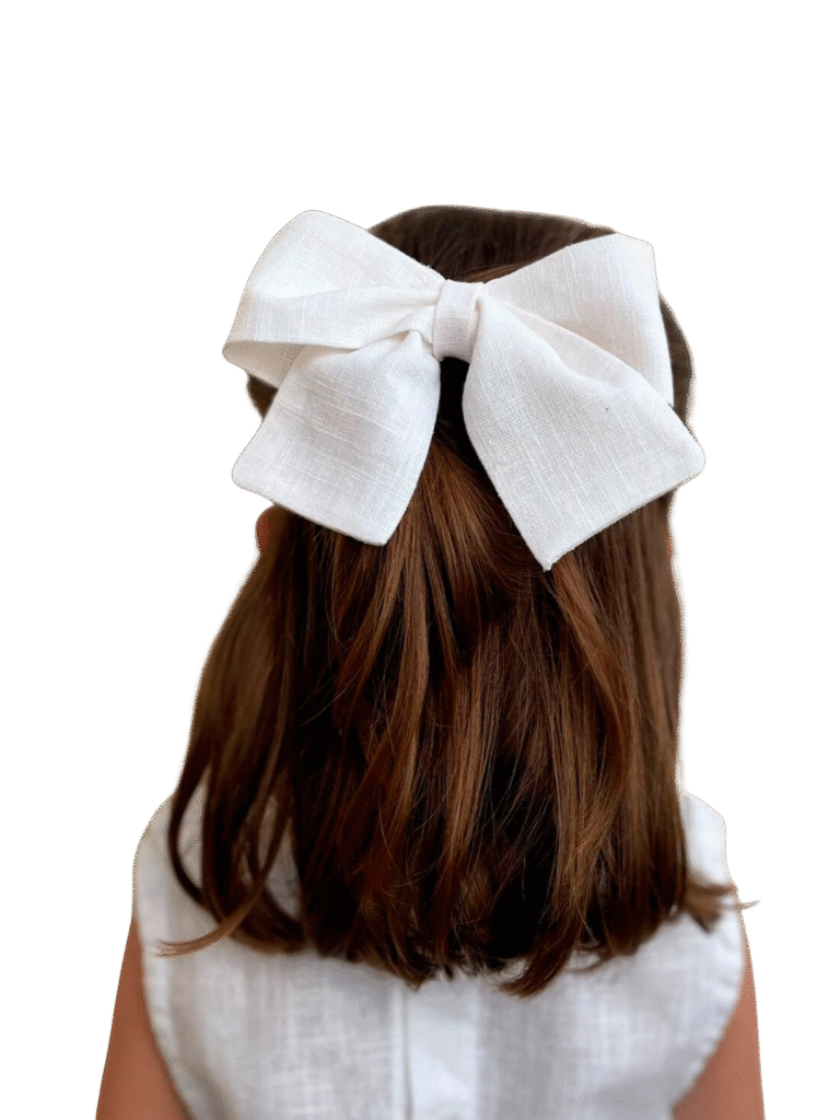 Niña con lazo de lino - complementos de lino