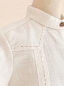 Detalles camisa de lino de niño, cuello elegante